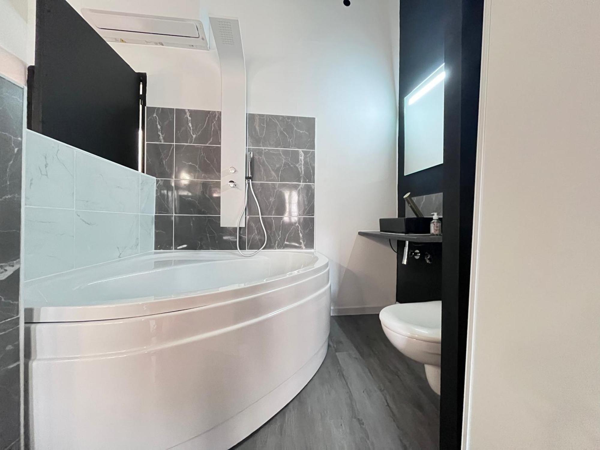 Charmant Studio Baignoire Narbonne Ngoại thất bức ảnh